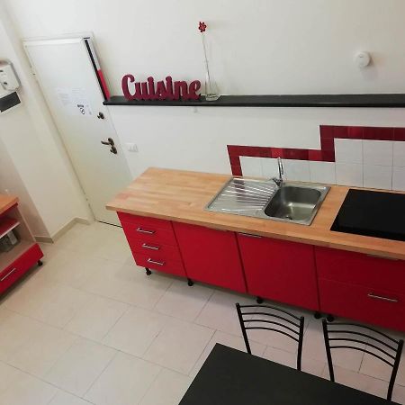 Appartamento Indipendente A Due Passi Dal Centro Savona Bagian luar foto