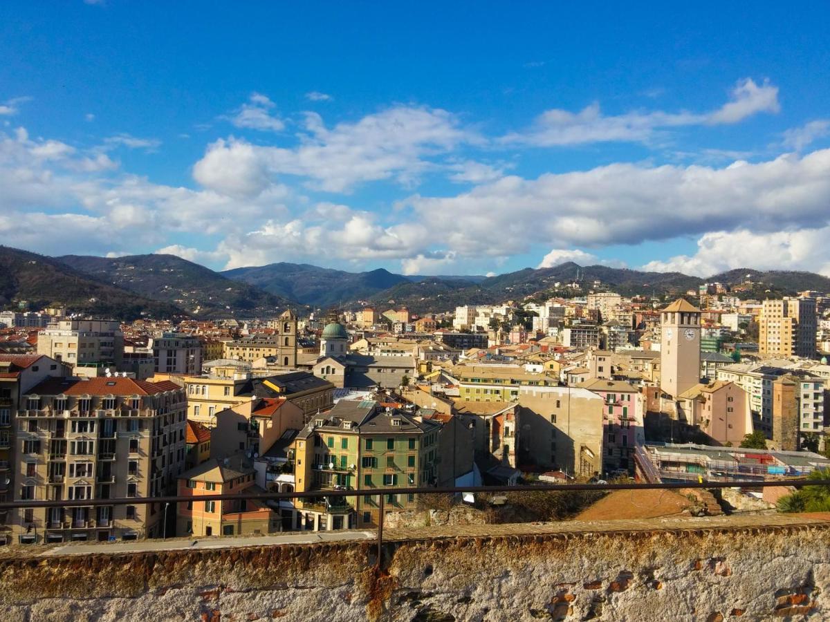 Appartamento Indipendente A Due Passi Dal Centro Savona Bagian luar foto