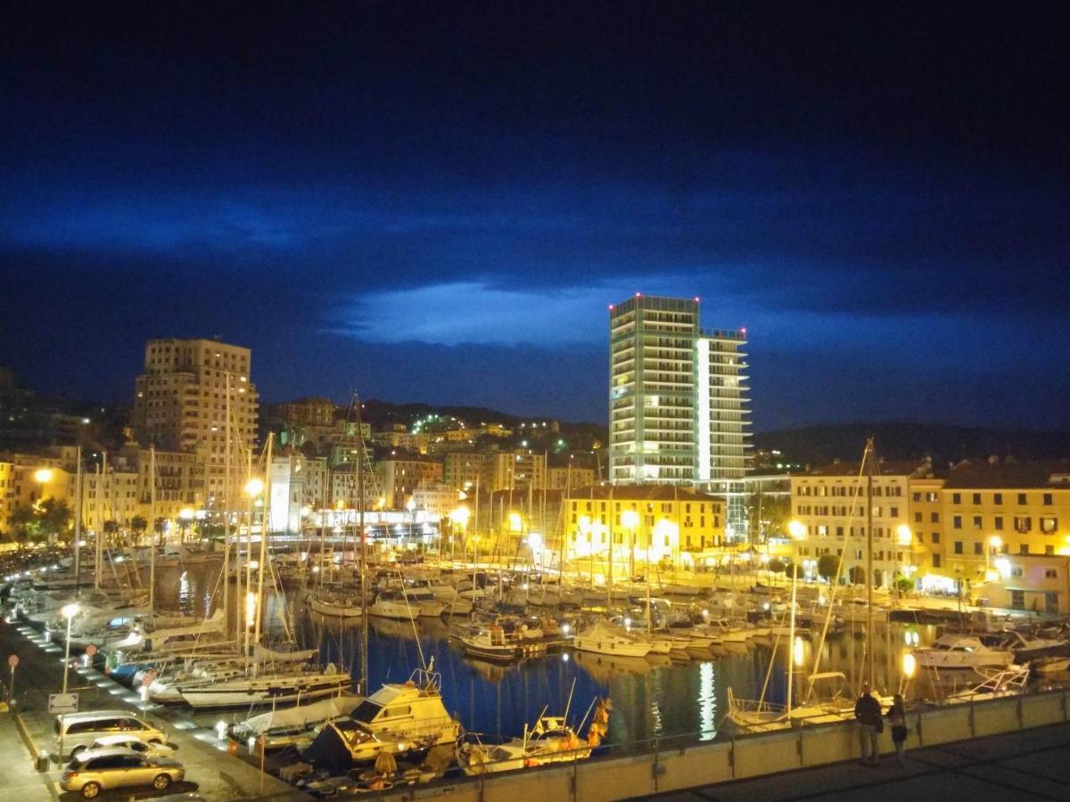 Appartamento Indipendente A Due Passi Dal Centro Savona Bagian luar foto