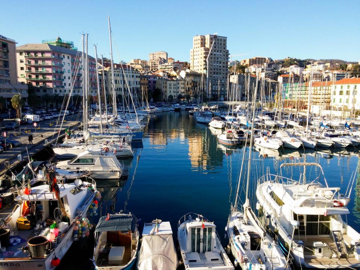 Appartamento Indipendente A Due Passi Dal Centro Savona Bagian luar foto