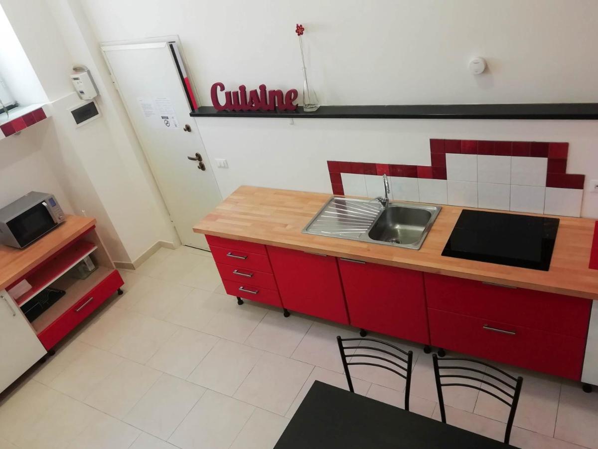 Appartamento Indipendente A Due Passi Dal Centro Savona Bagian luar foto
