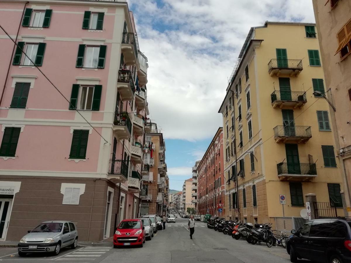 Appartamento Indipendente A Due Passi Dal Centro Savona Bagian luar foto